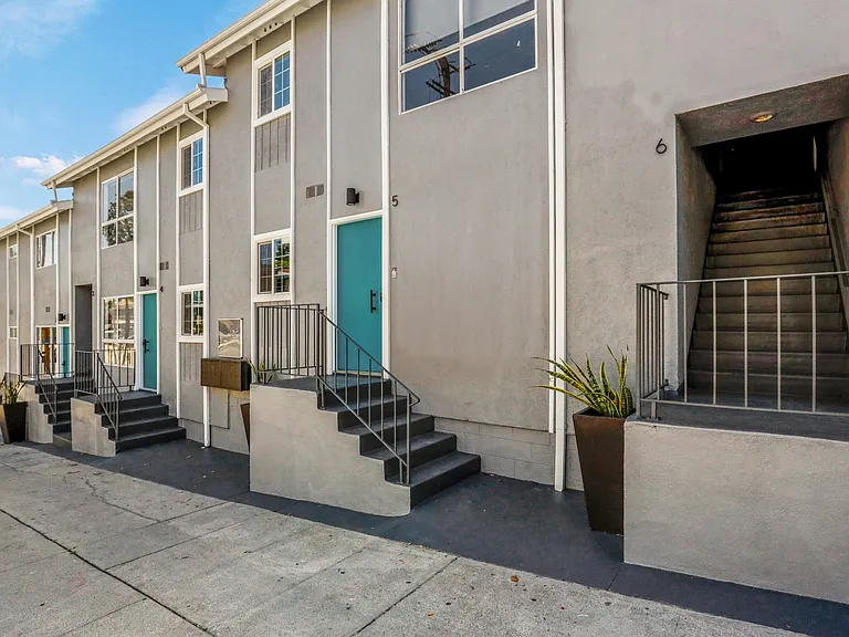 900 W College St — Photo 18