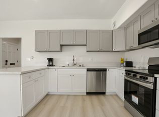 Tampa Haus, Reseda, CA 91335