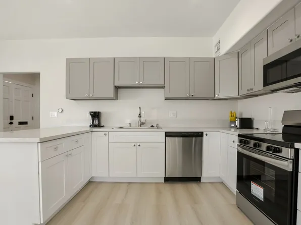 Tampa Haus, 7904 Tampa Ave #7902, Reseda, CA 91335