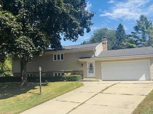 605 Rawlins DRIVE, Waukesha, WI 53188