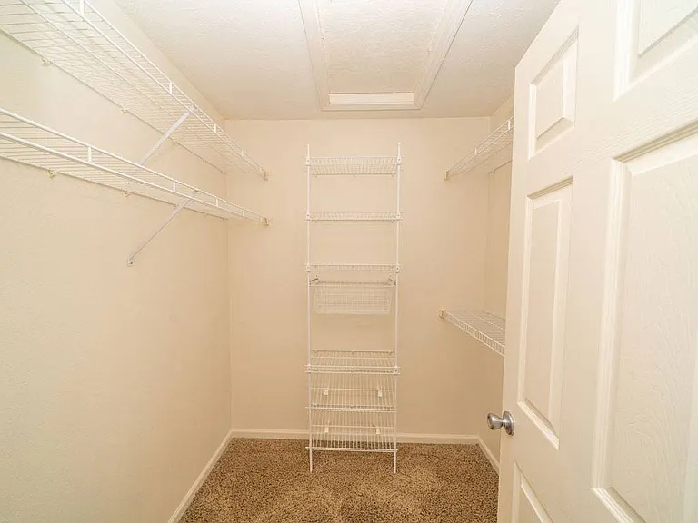 Lynbrook Apartments and Townhomes — Photo 93