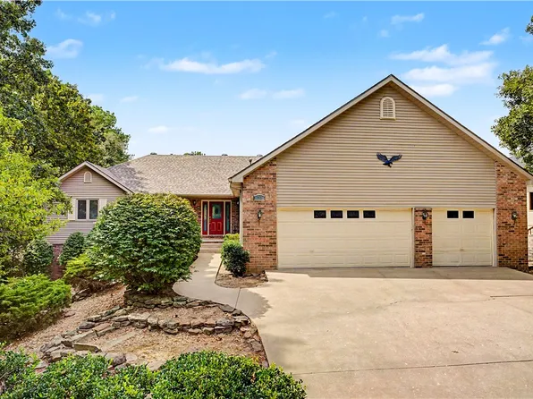 72 McKenzie Dr, Bella Vista, AR 72715