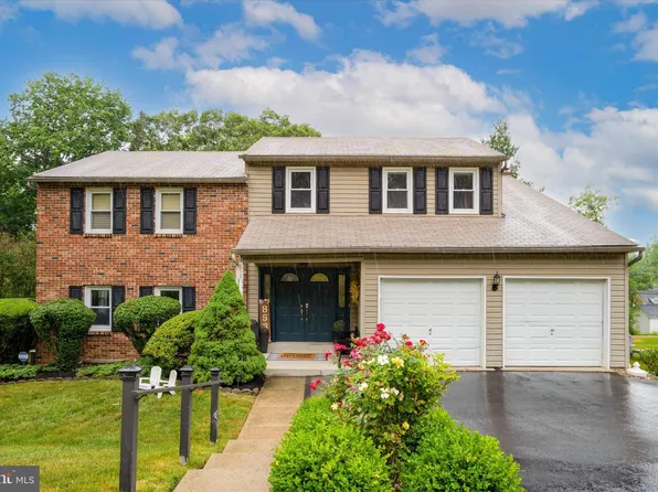 853 Skyline Dr, Erdenheim, PA 19038