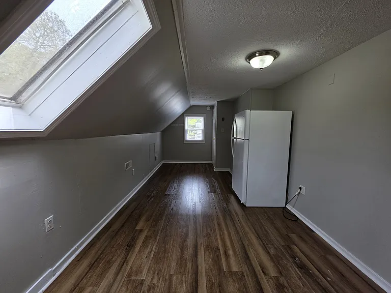 549 Valley St #B — Photo 6