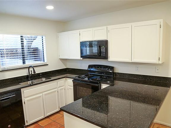 3rd image of 4 Deerfield Dr APT A