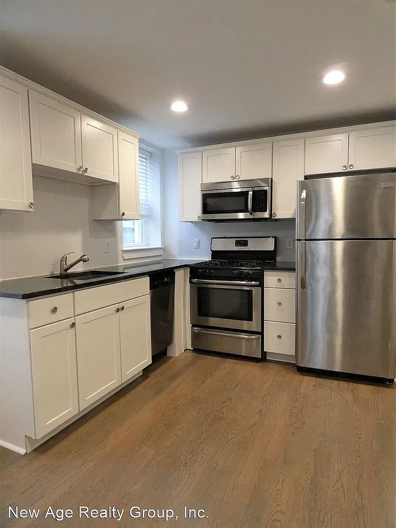 2 bed, 1000 sqft, $1,750 — Photo 1