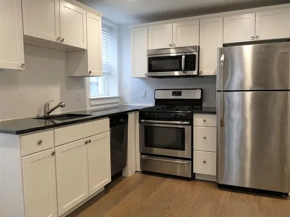 255 S 45th St APT 3, Philadelphia, PA 19104