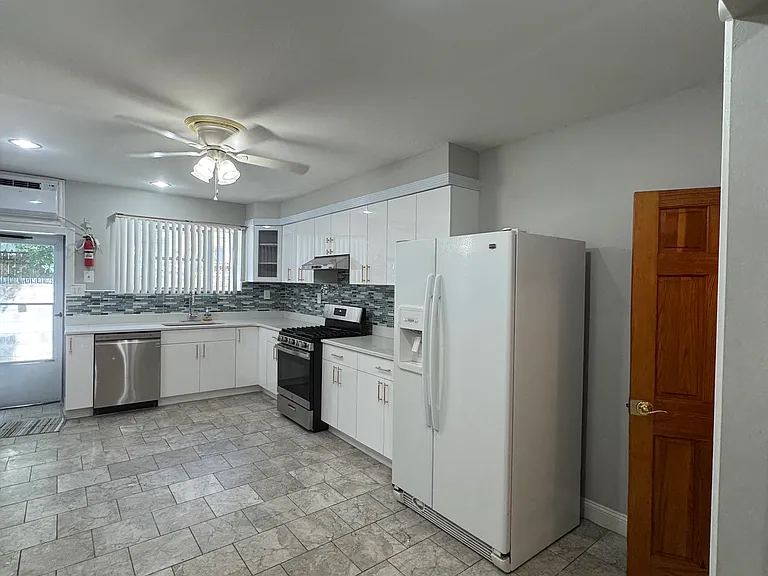 2427 S 6th St — Photo 20