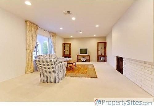 3rd image of 17248 Bernardo Oaks Dr