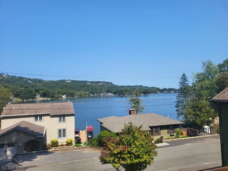 3 bed, 1.5 bath, 1152 sqft, $3,700 — Photo 2