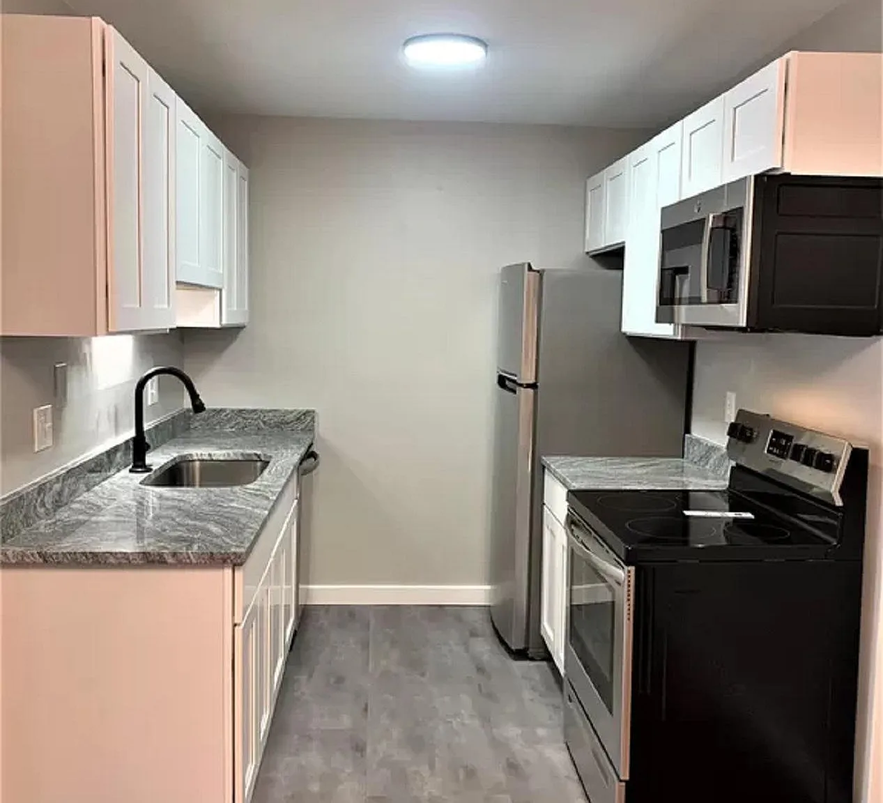 Breckenridge Apartments — Photo 1