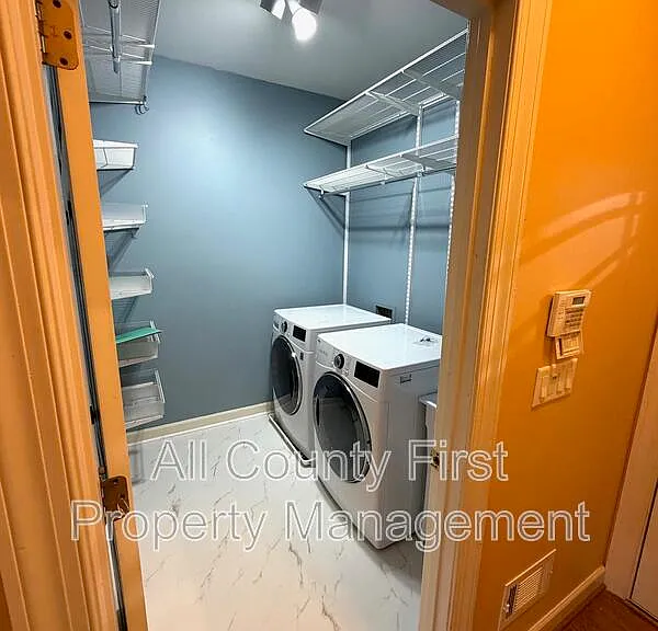 2438 Kings Arms Dr NE — Photo 10