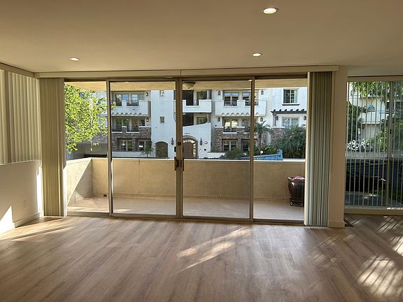 3rd image of 1818 Fairburn Ave #101