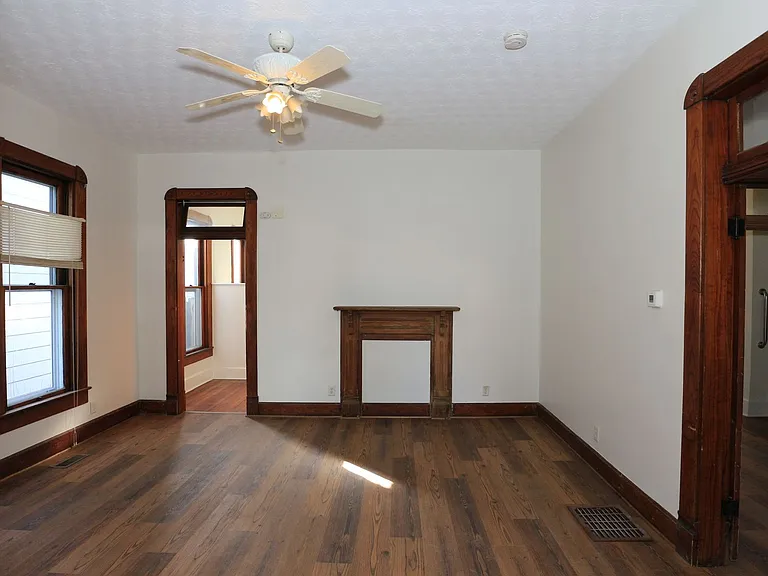 401 Lincoln St — Photo 3