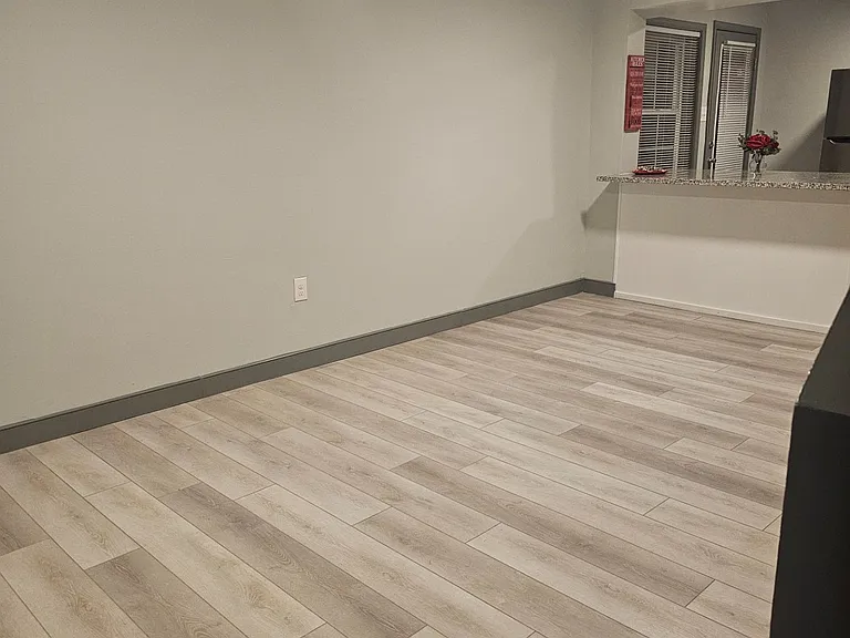 LIV Lakeview — Photo 24
