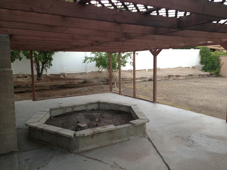 2nd image of 1221 Carson St