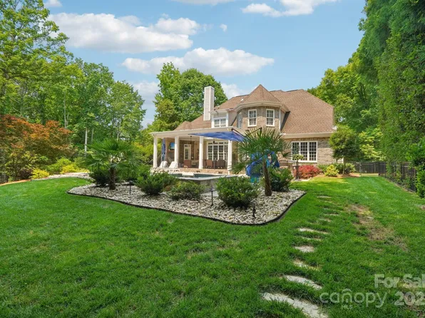 3327 Lakeside Dr, Charlotte, NC 28270
