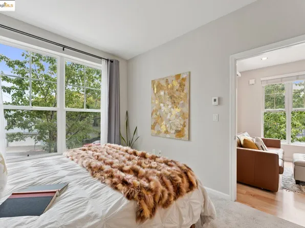 1121 40th St APT 5204, Emeryville, CA 94587