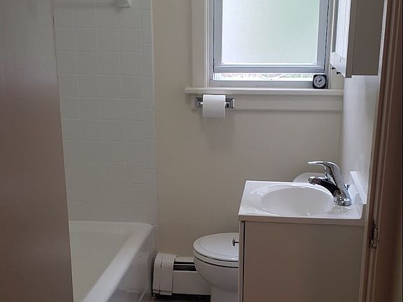 3rd image of 25 Rose Park Ave APT 2