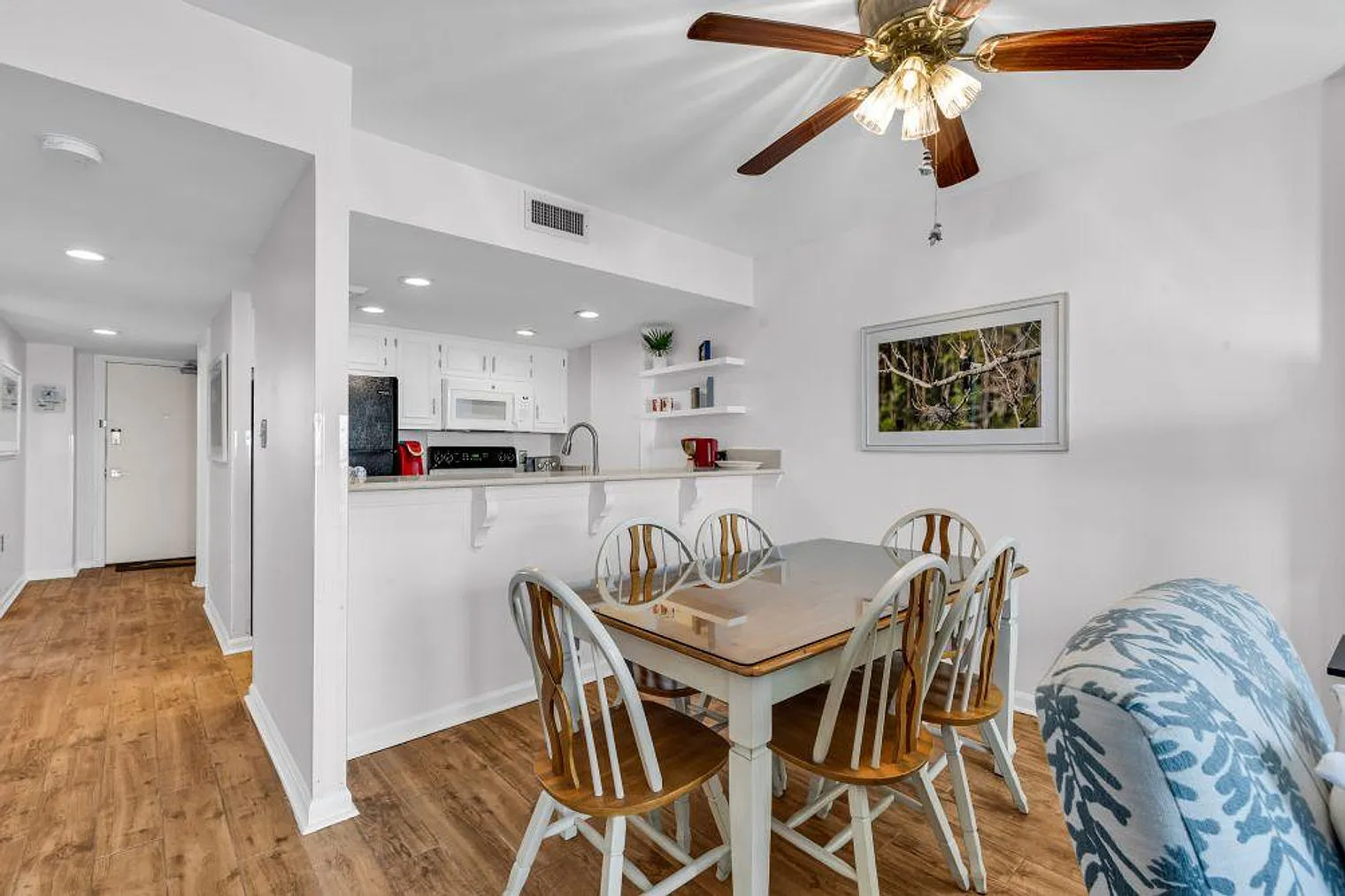 2 bed, 2.0 bath, 957 sqft, $3,417 — Photo 3