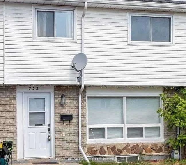 733 Parkview Cres — Photo 3