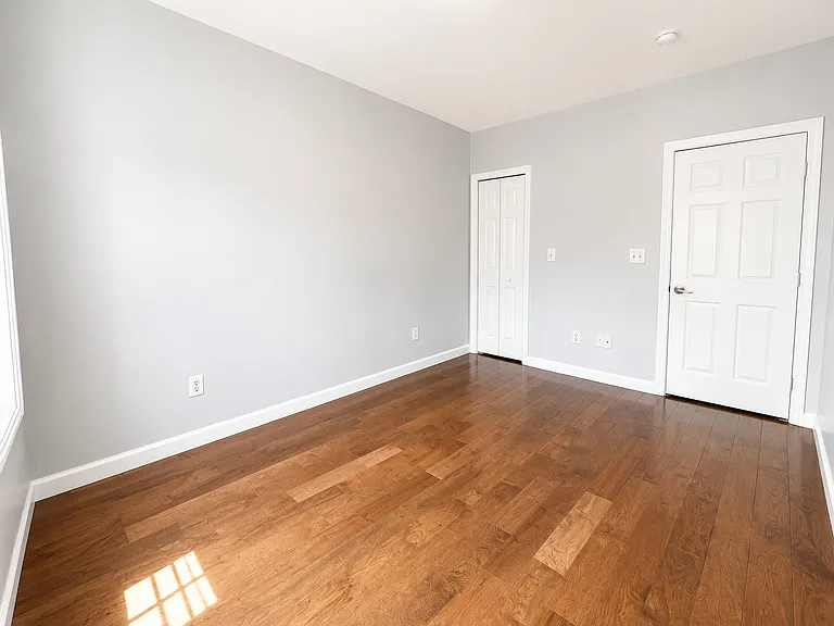 56 E 48th St #2 — Photo 7