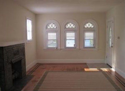 3rd image of 1811 Garden Ln