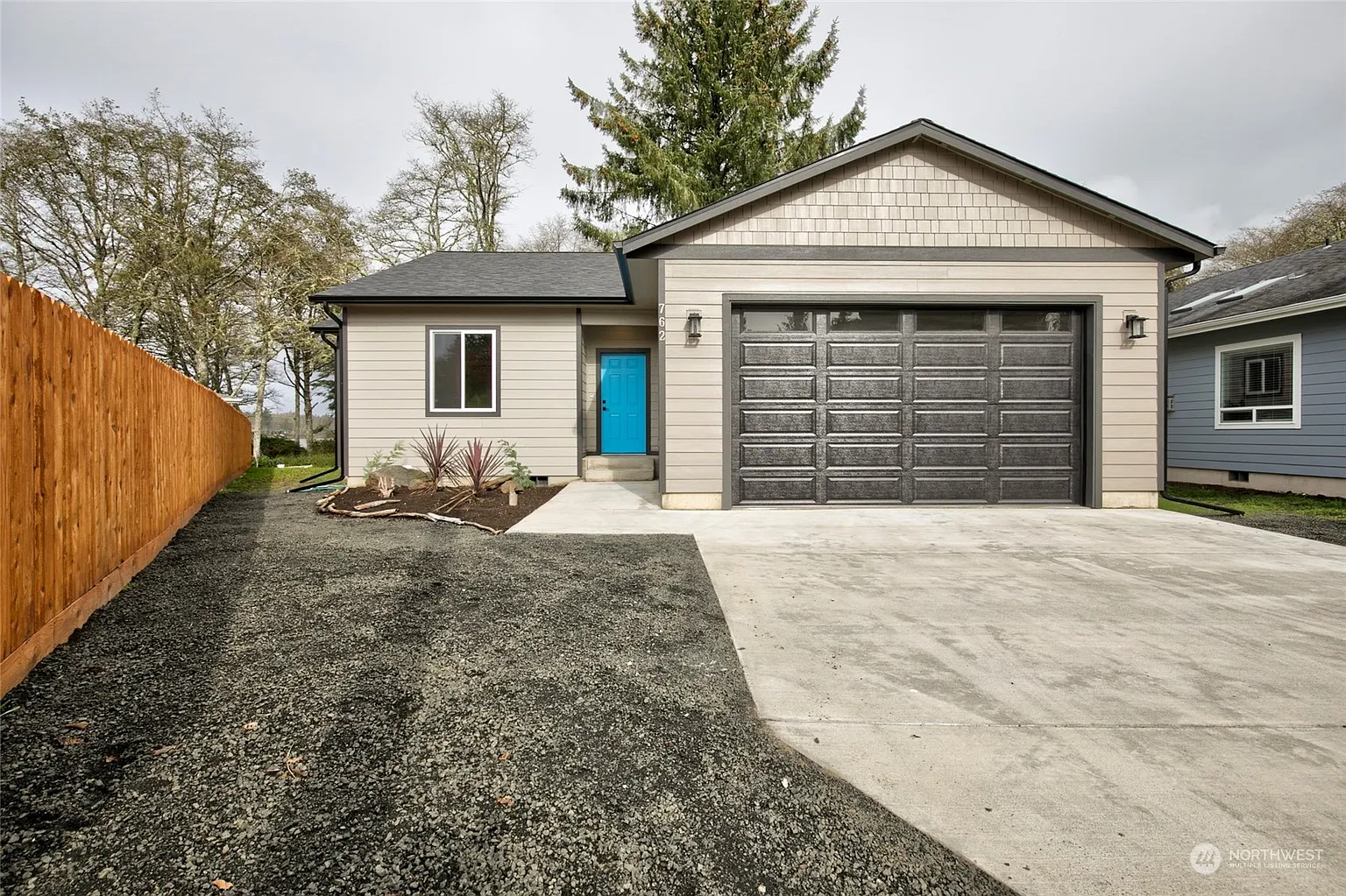 762 Plover Court SE photo 1