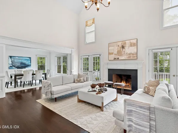 84 Clubhouse Dr, Stamford, CT 06902