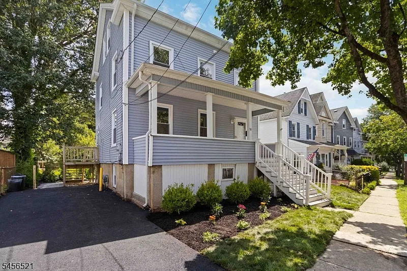 3 bed, 2.5 bath, $4,995 — Photo 1