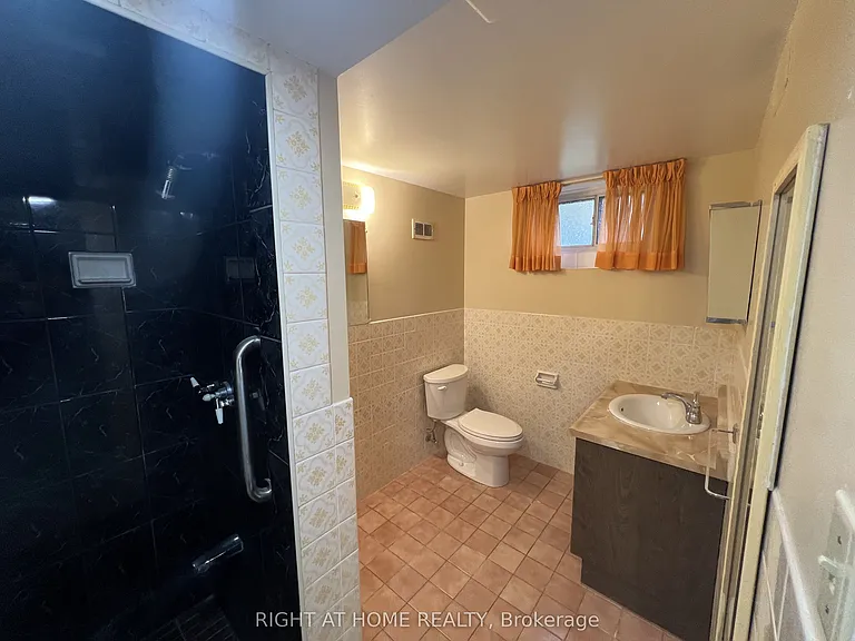 9 Dewlane Dr — Photo 5