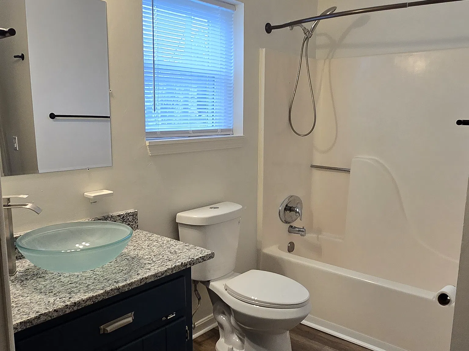 1 bed, 400 sqft, $825 — Photo 2