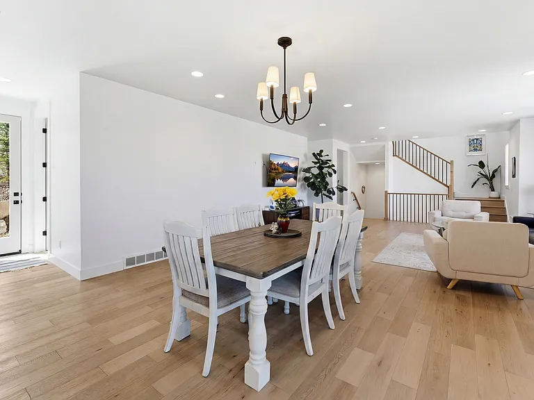 11716 S Meeks Ct — Photo 9