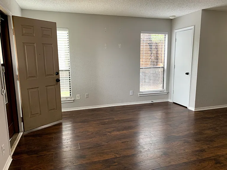 6864 S Creek Dr — Photo 5
