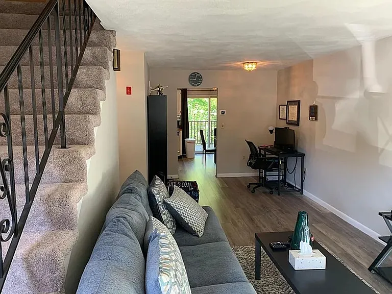 222 Farrwood Dr — Photo 2