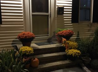 75 Mayflower Dr, Cranston, RI 02905