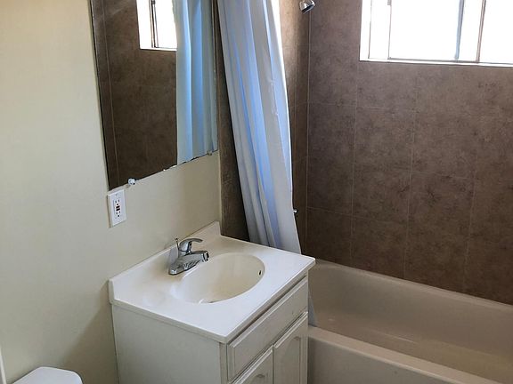 5th image of 708 Venice Way