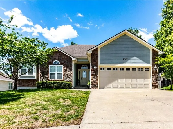 1410 Bear Creek Cir, Warrensburg, MO 64093