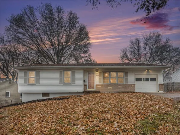 926 Hillside Ave, Liberty, MO 64068