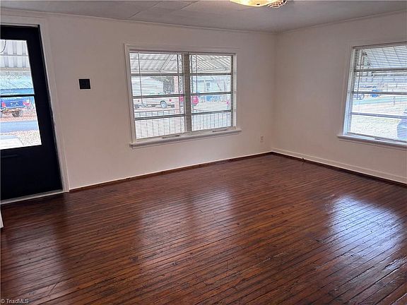4th image of 3619 Mineola St