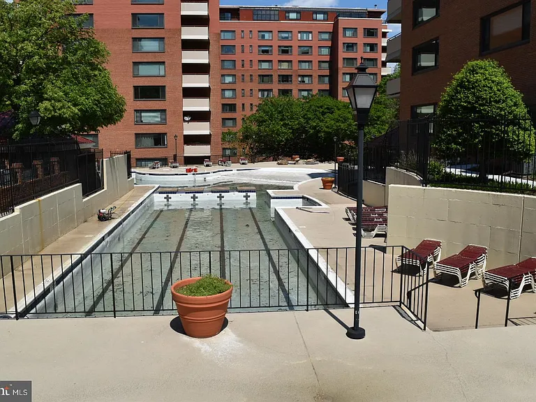 1111 Arlington Blvd #825 — Photo 21