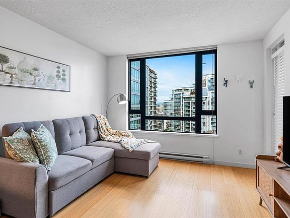 3rd image of 751 Fairfield Rd #1001