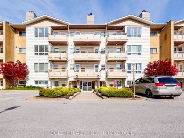 78 Roehampton Ave #313, Saint Catharines, ON L2M 7W9