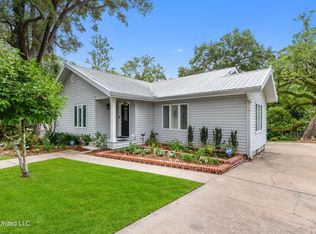 1408 Calhoun Ave, Ocean Springs, MS 39564