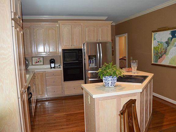 5th image of 360 Peartree Dr