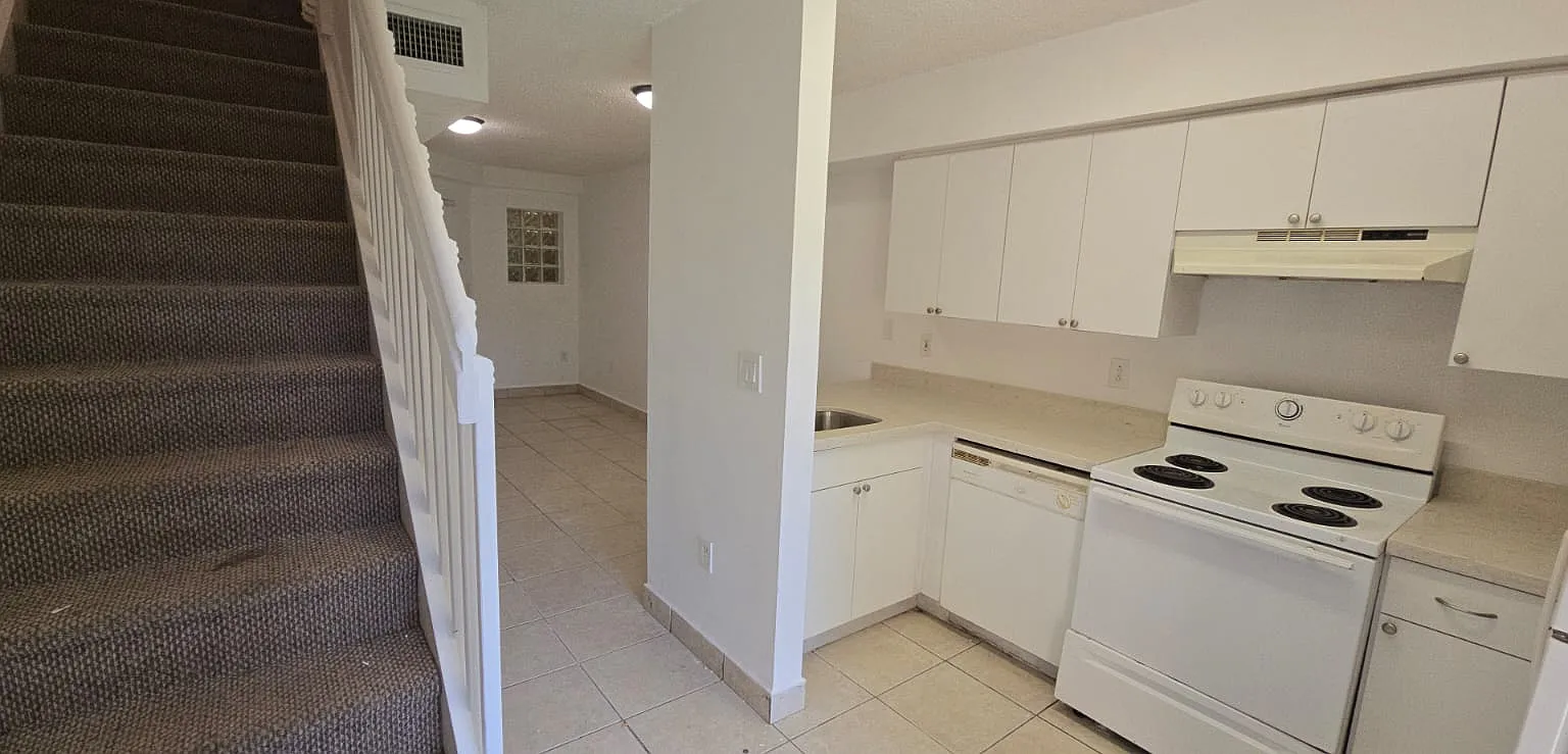 2 bed, 1.5 bath, 840 sqft, $1,950 — Photo 2