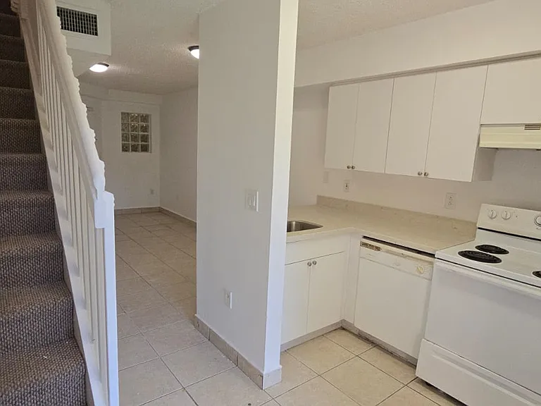 1650 NW 25th Ave #216 — Photo 2