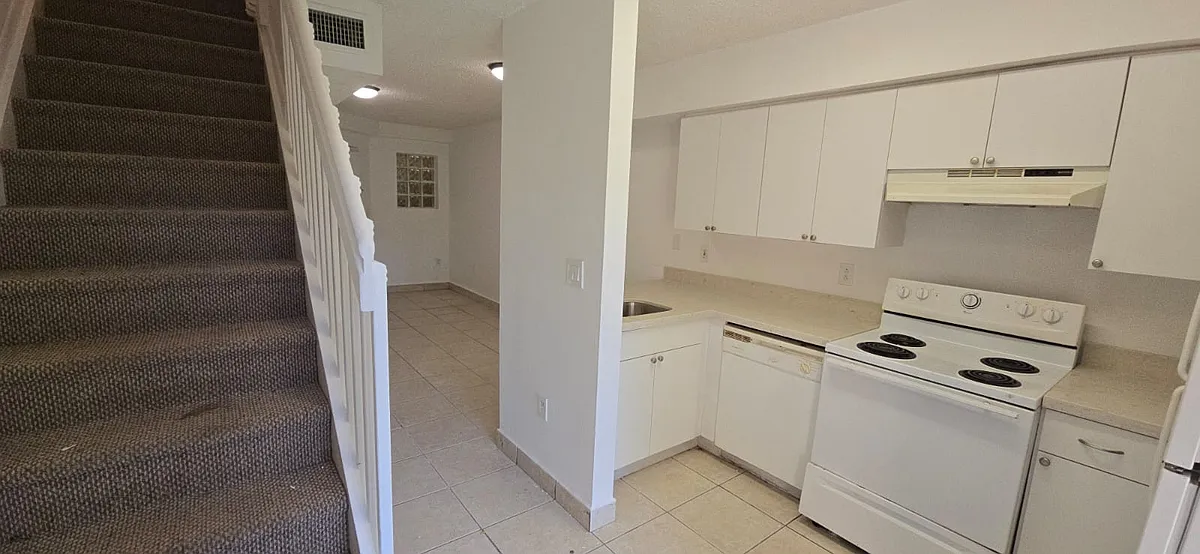 Building Photo - 1650 NW 25th Ave #216