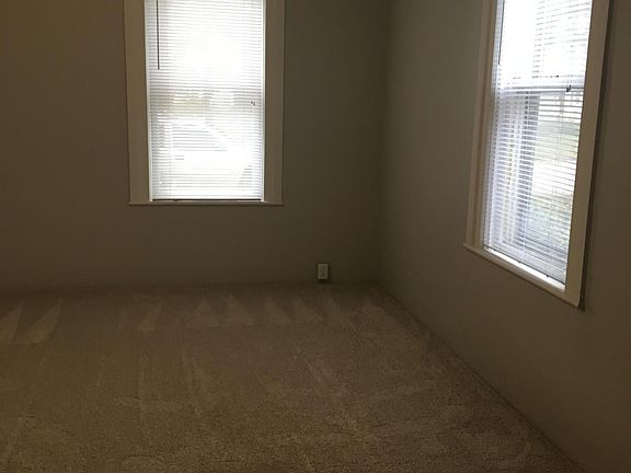 5th image of 922 W Grove St