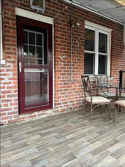 933 Brady Ave — Photo 10